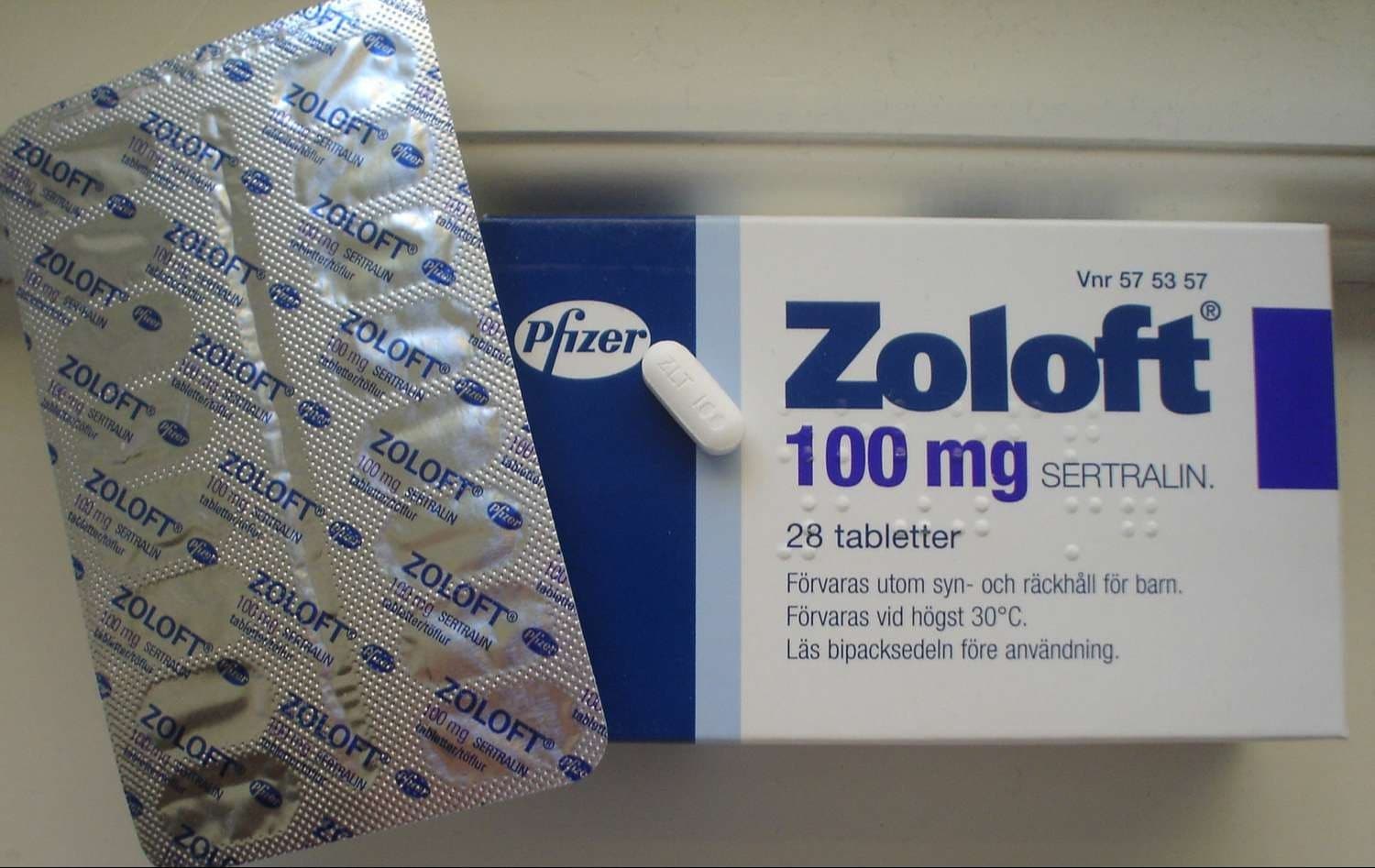 zoloft-sertraline-hci-crop-59a70011d088c000116e3aaa